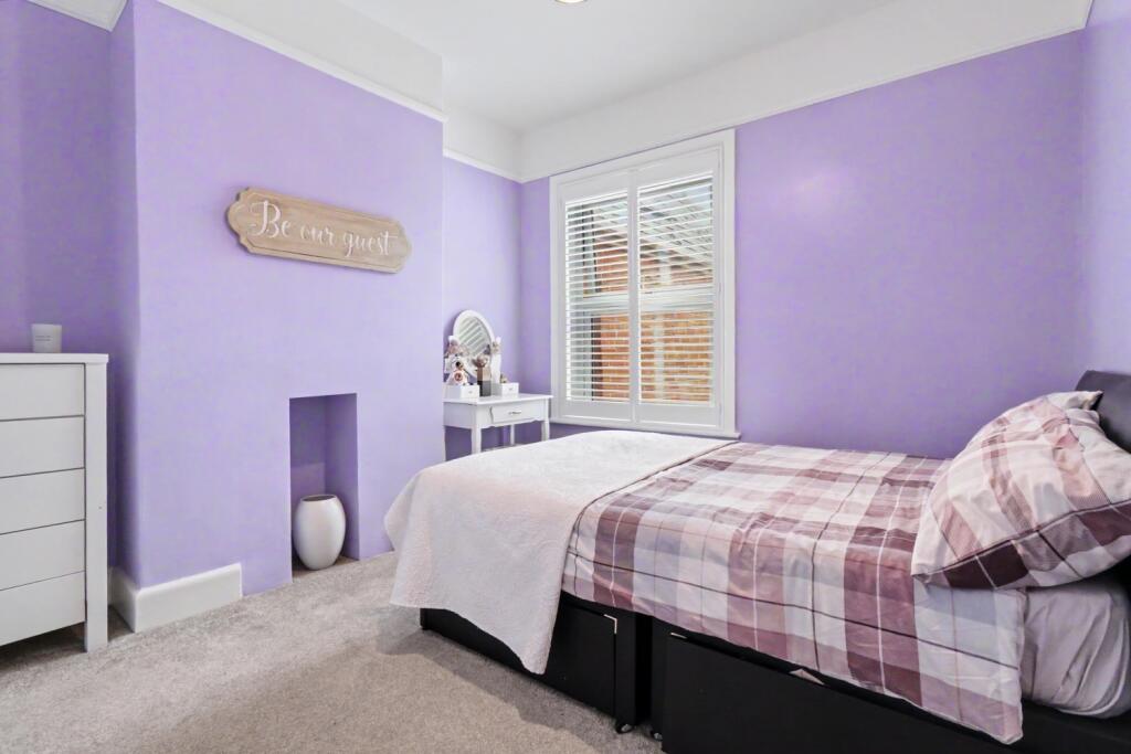 First Floor Flat, 62 Lyndhurst Road - More