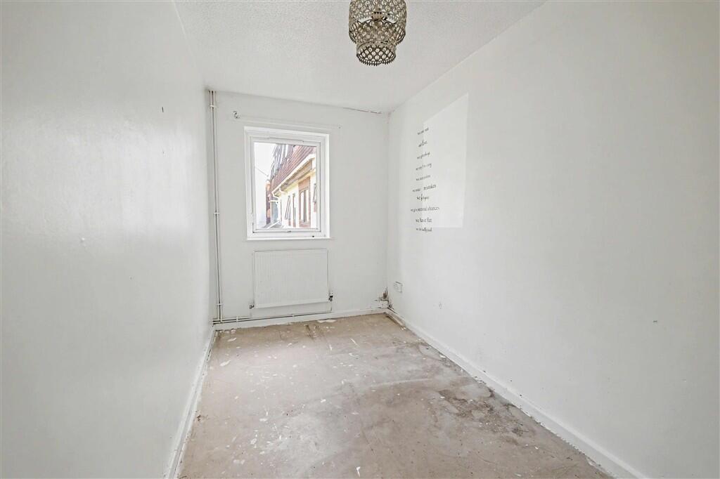 Apartment in Southampton, Mansbridge - View 4