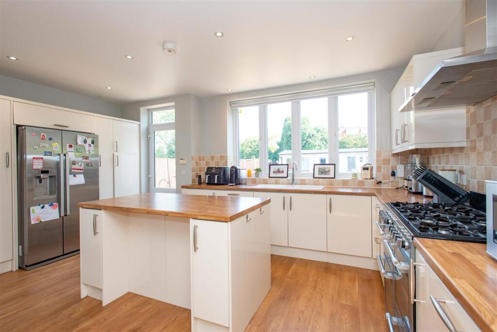 House in Bromley - View 5