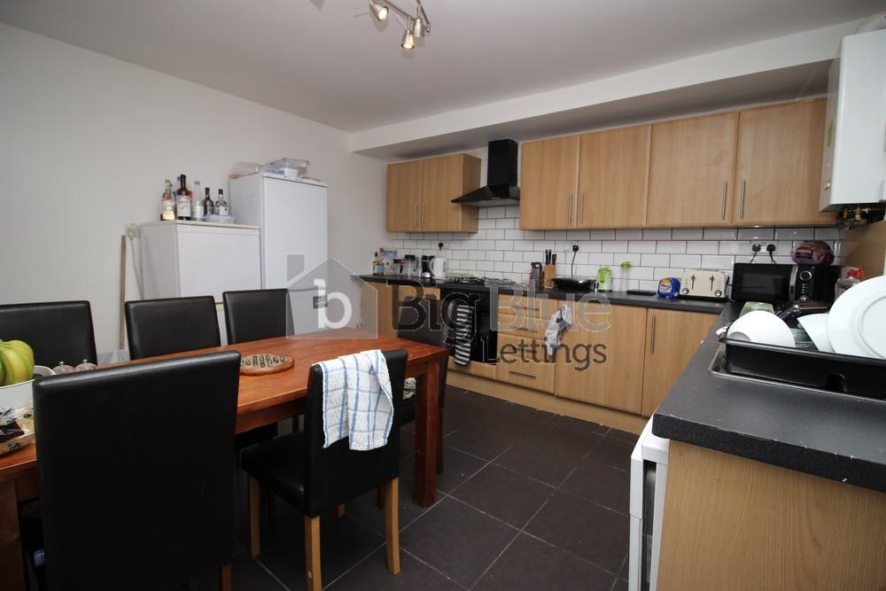 House in Leeds, West Yorkshire - View 5