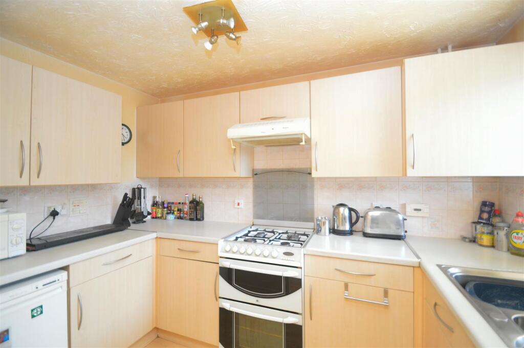 Britannia Way, East Cowes photo 2
