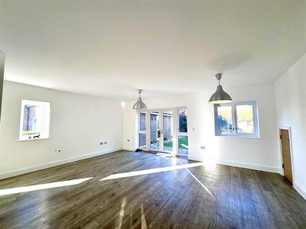 Archer Grove, Arborfield Green, Reading photo 3