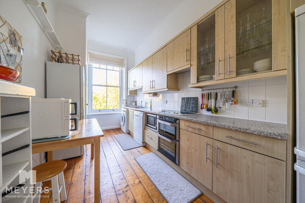 Apartment in Bournemouth, Colehill - View 5