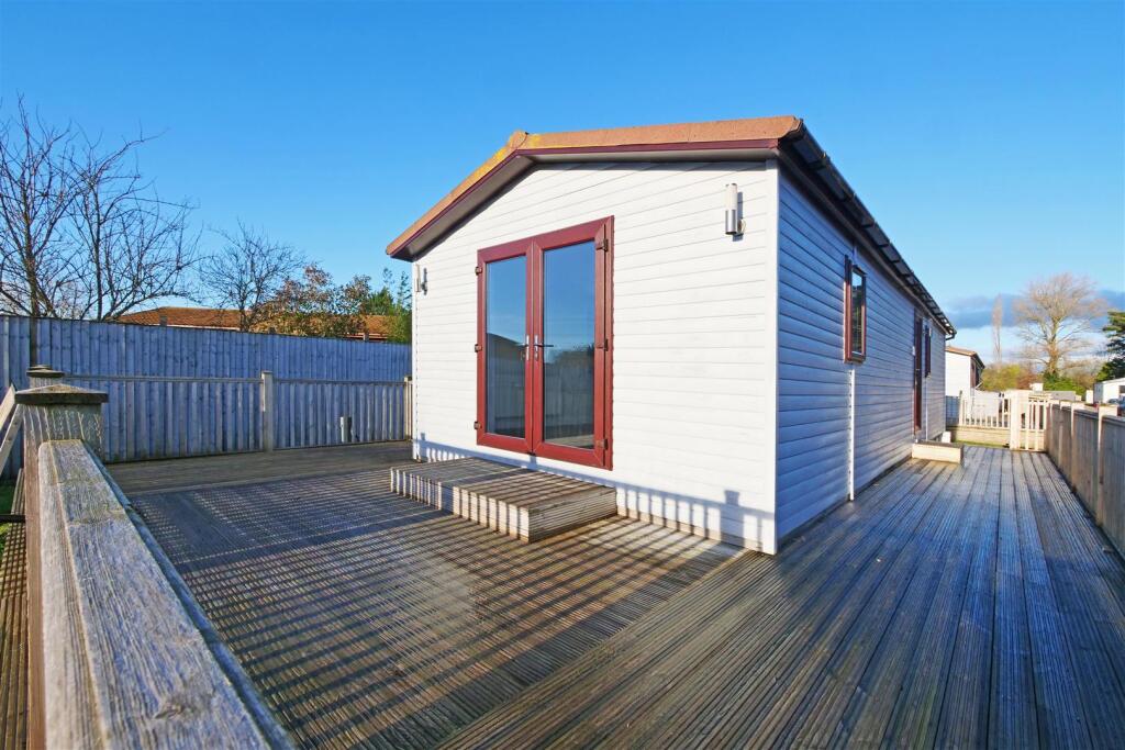 2-bed caravan on Wilberfoss Park, Hull Road,, £65,000
