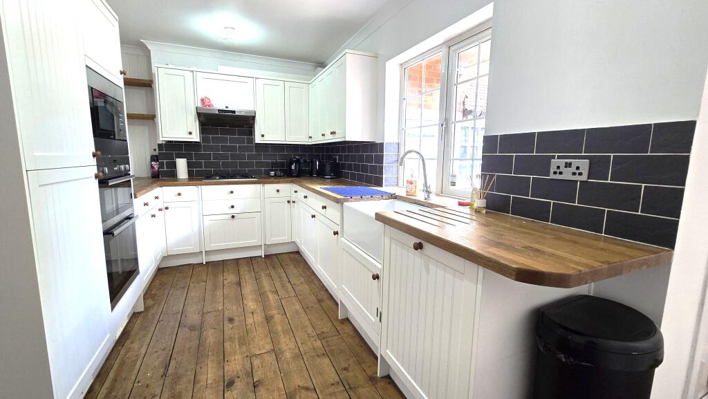 Retreat Way, Chigwell photo 5