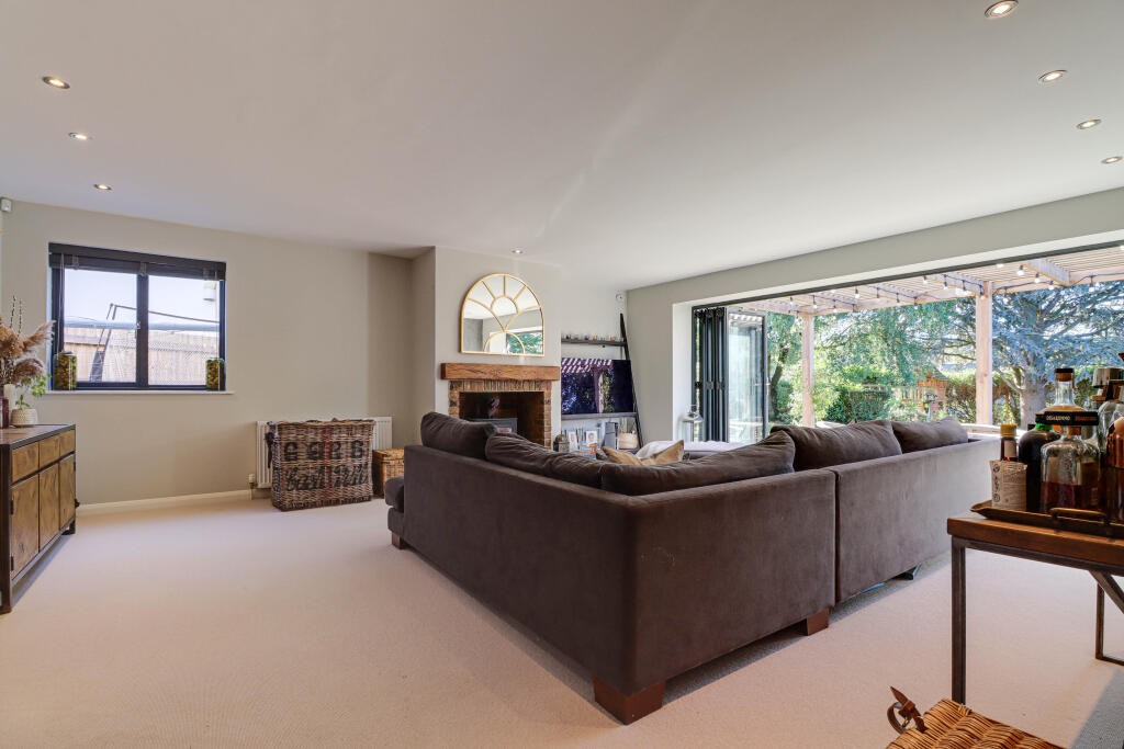 Meadway, Harpenden, AL5 photo 4