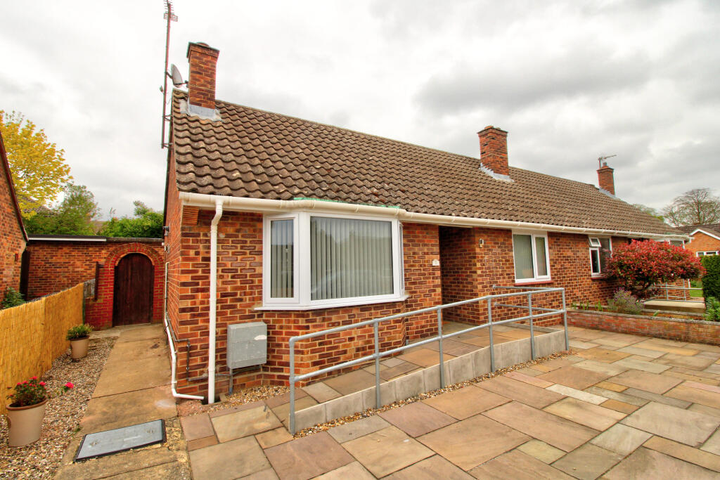 2-bed bungalow on Pages Close, Stowmarket, IP14, £225,000