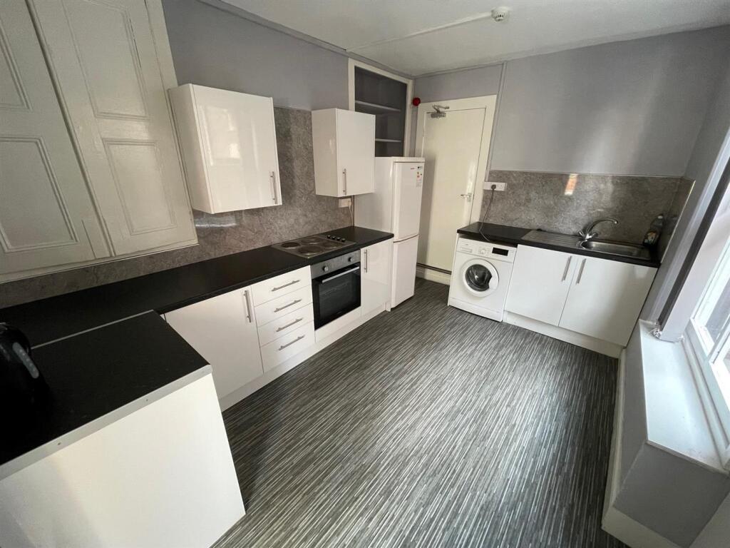 House in Hull - View 5