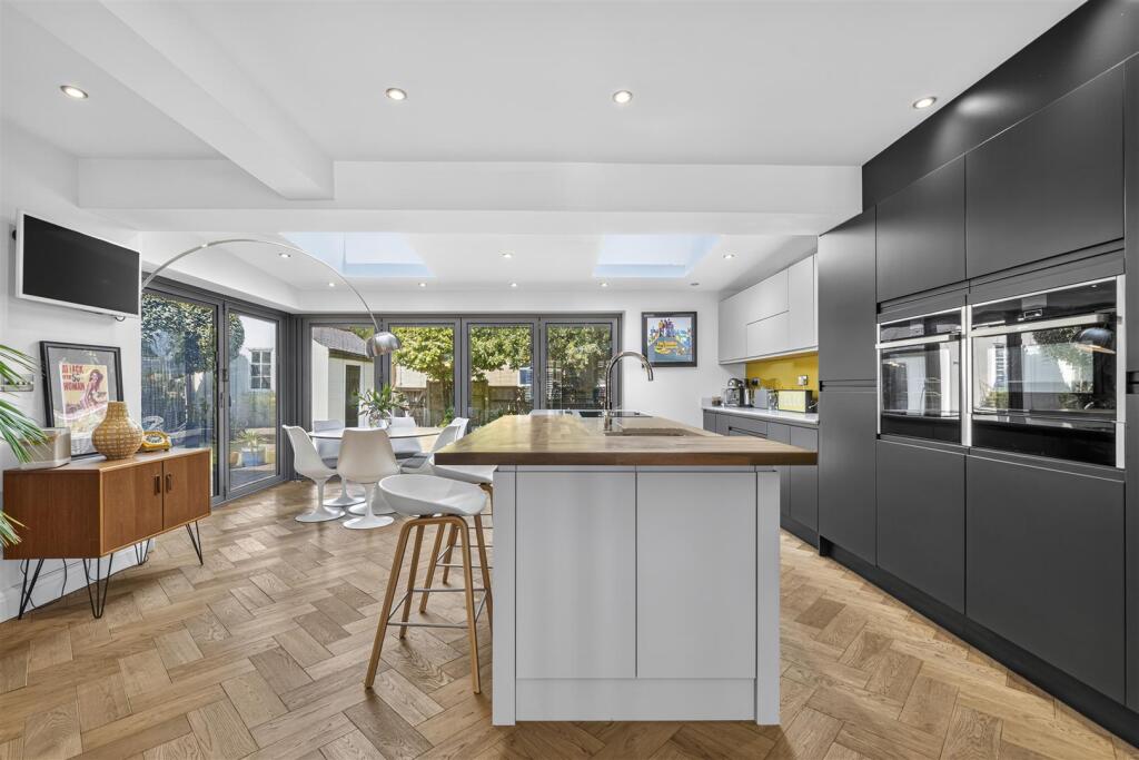 House in Mansfield, Ladybrook - View 2