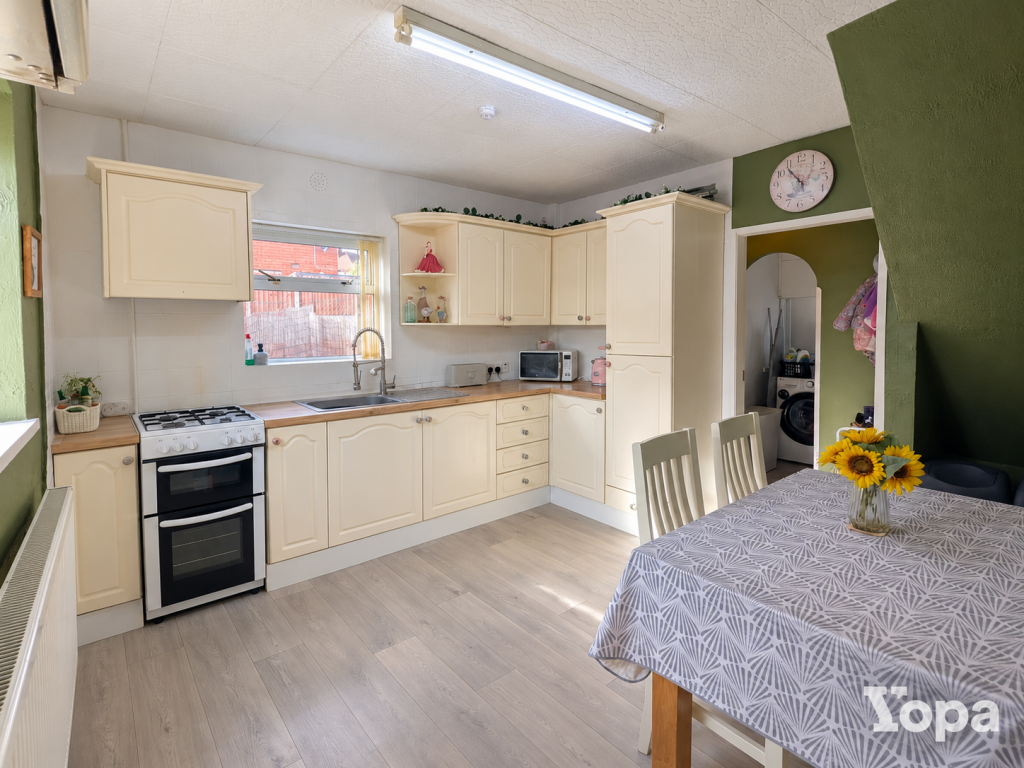 House in Stoke-on-Trent - More
