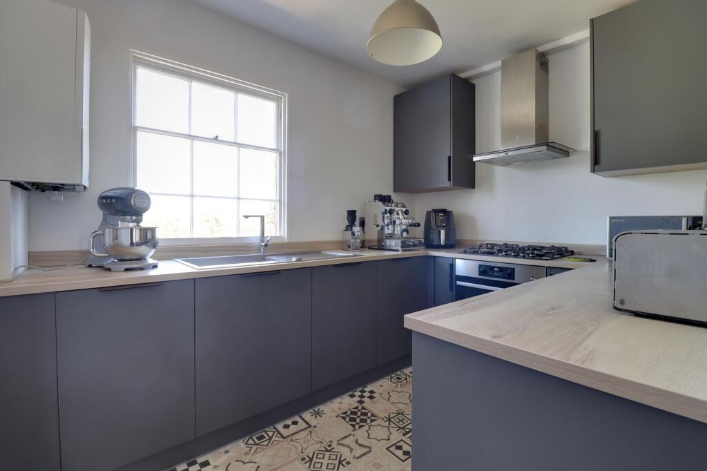 Apartment in Kingston upon Thames - View 5