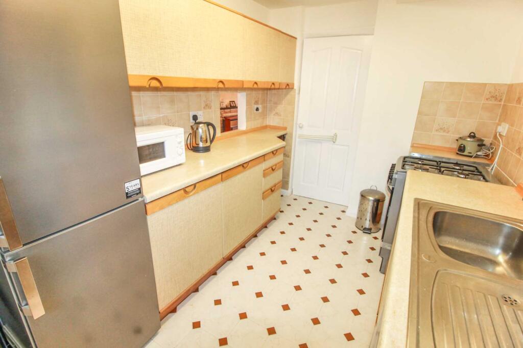 House in Luton - View 4