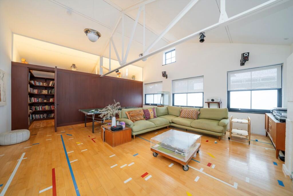 House in London - View 2