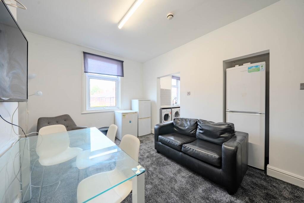 Apartment in Leeds - View 3