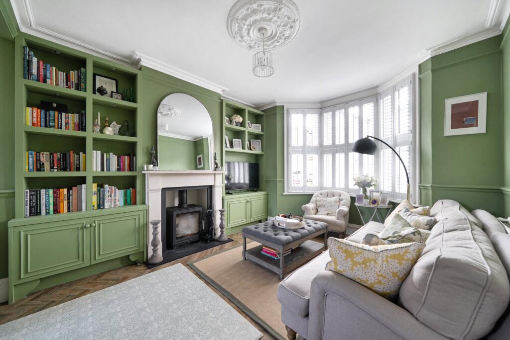 House in London, Royal Borough of Kingston upon Thames - View 2