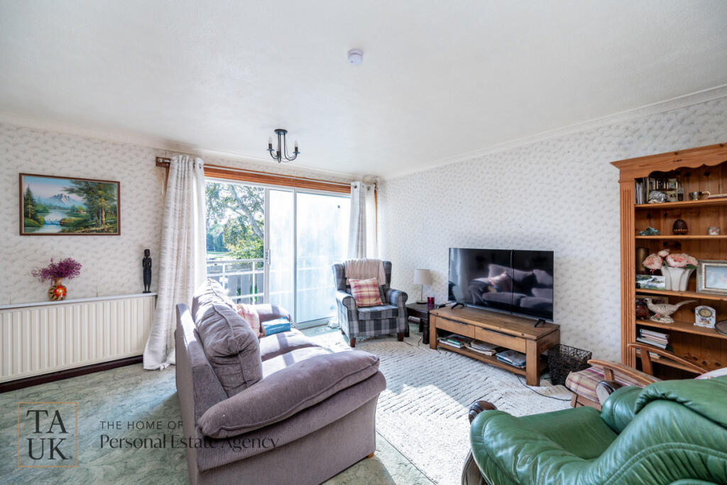 House in Horsham, Storrington and Sullington - More