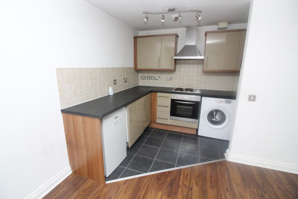 Flat 4, Park House, 103-105 Monton Road , Eccles, Manchester, Greater Manchester M30 9HQ photo 4