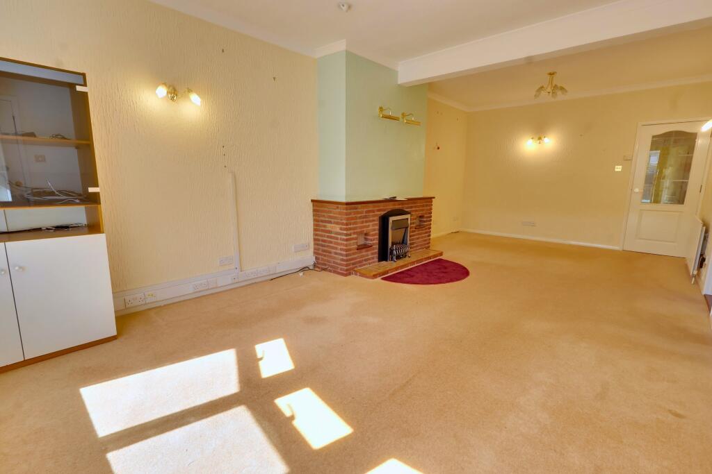 Farm View Avenue, Clanfield photo 2