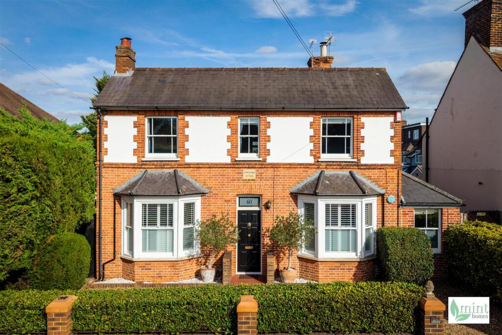 Main image of property: Tewkesbury Cottage, Chertsey Road, Byfleet, West Byfleet