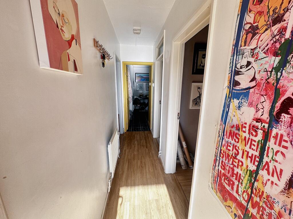 Apartment in Cardiff, Llanrumney - More