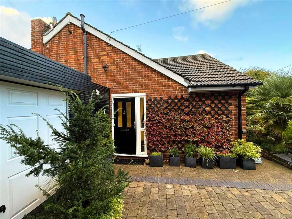 Main image of property: Longfield Avenue, New Barn, Longfield