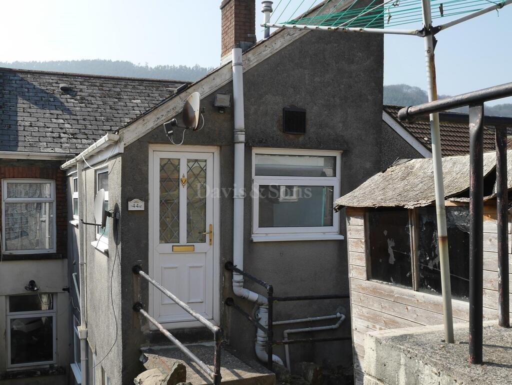 Apartment in Newport, Ynysddu - More