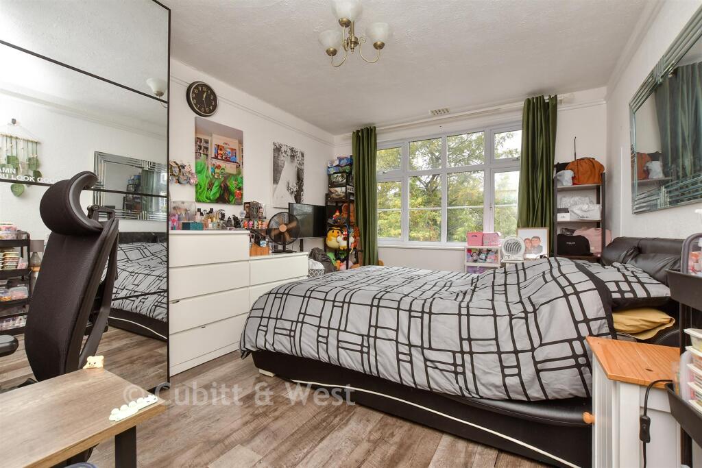 Apartment in Sutton - More