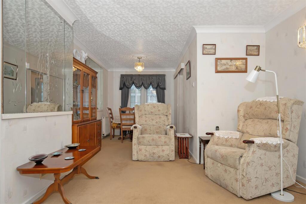 House in Bristol, Winterbourne - More