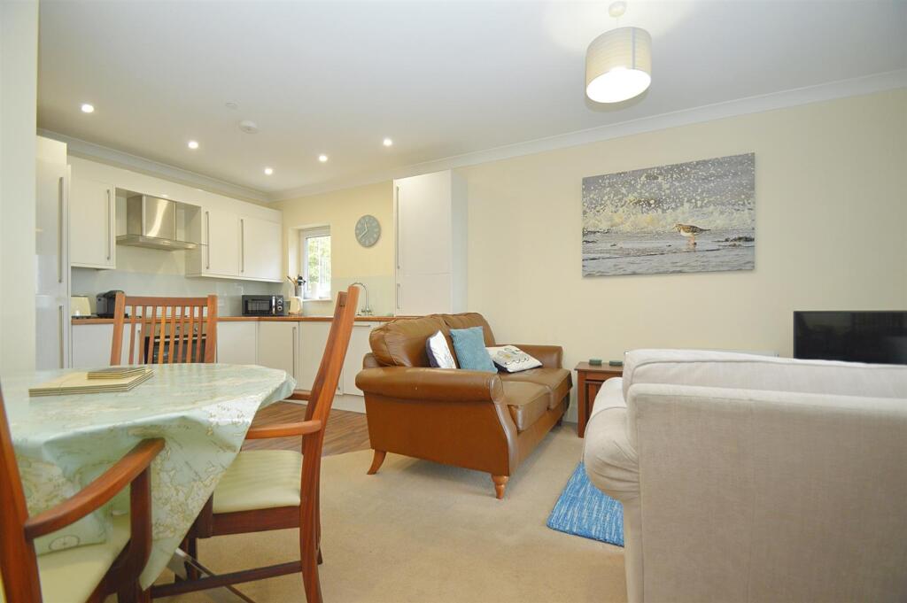 Stunning Sea Views * Shanklin Seafront - View 3