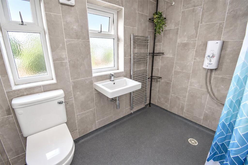 House in Ellesmere Port, Little Sutton - View 4