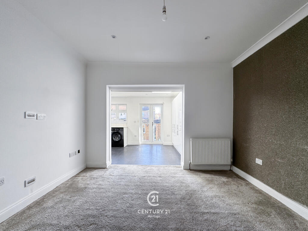 Eastern Avenue, Ilford, IG2 7JB - More