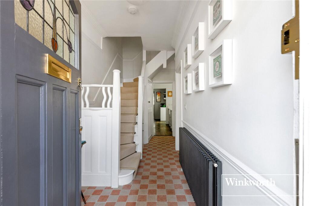 House in London, Fallow Corner - View 2