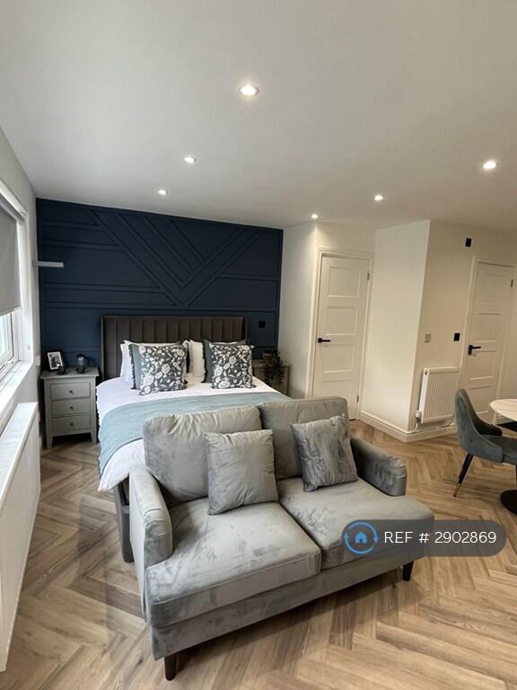 Apartment in Milton Keynes - View 5