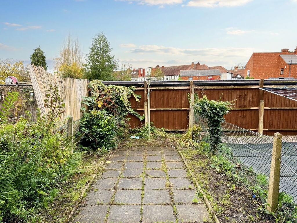 2 bedroom maisonette for rent
