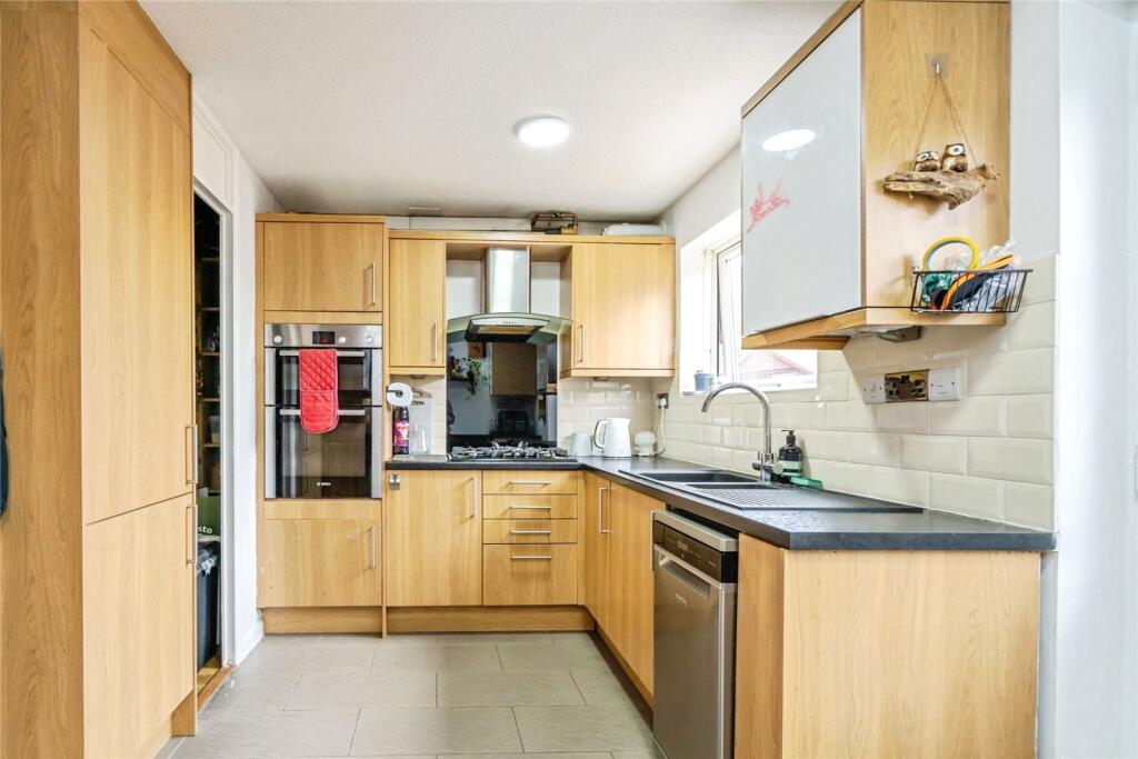 Winterbourne Road, CHICHESTER, West Sussex, PO19 photo 3