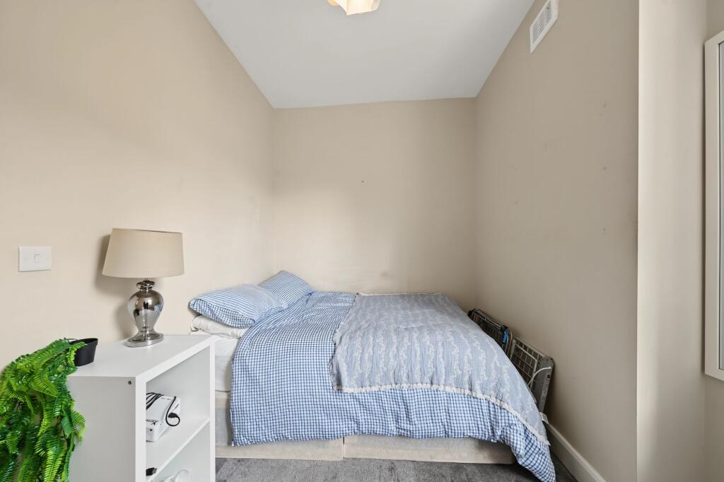 Apartment in London, Paddington - View 3
