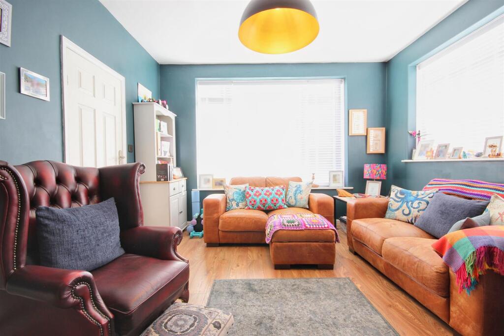 House in Hull - View 4