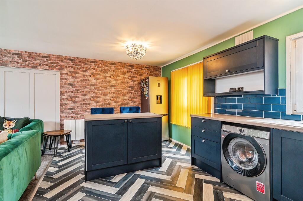 Apartment in Nottingham, Bestwood Park Estate - More