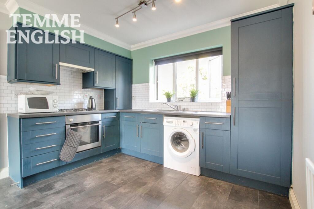 Apartment in Southend-on-Sea - View 5