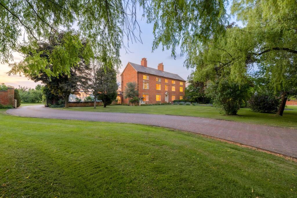 6-bed detached on The Woodlands, Calveley Hall Lane, Tarporley, CW6 9LG, £2,000,000