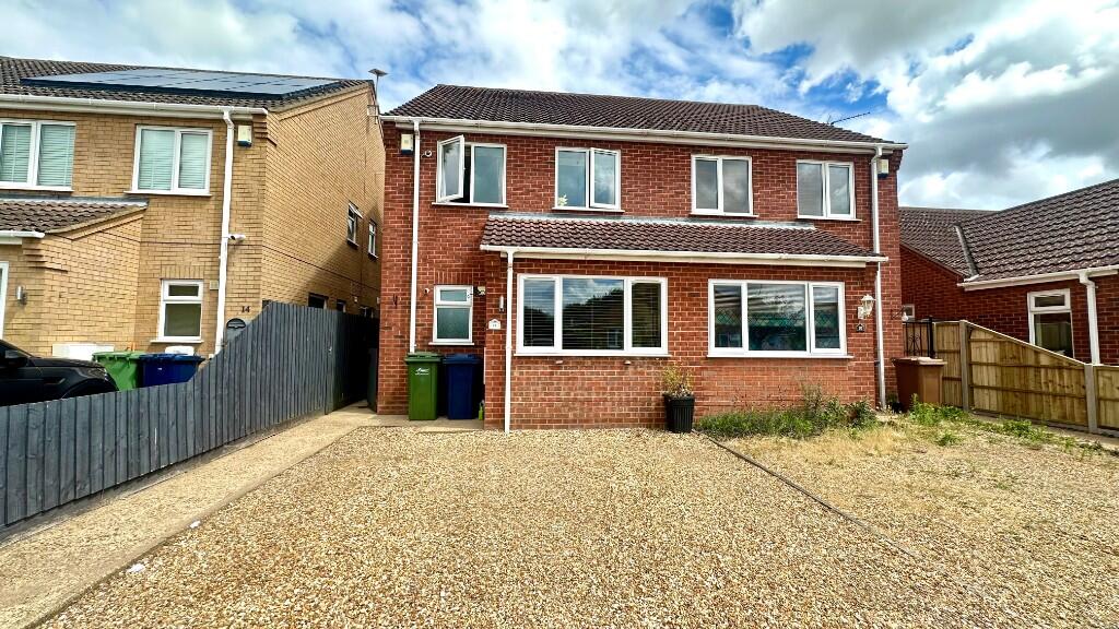 3-bed semi-detached on Yokine Gardens, Guyhirn PE13, £225,000