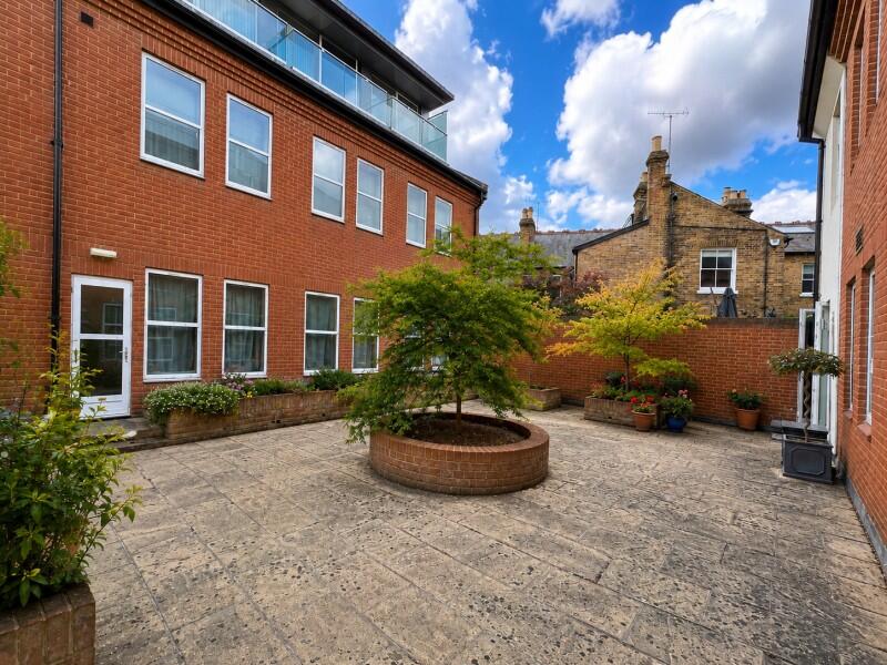Apartment in Slough - View 5