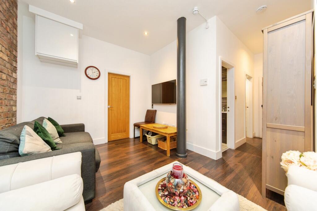 Apartment in Liverpool, City Centre, Cavern Quarter - View 4