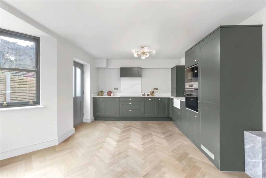 Eden Road, Walthamstow, London, E17 - More