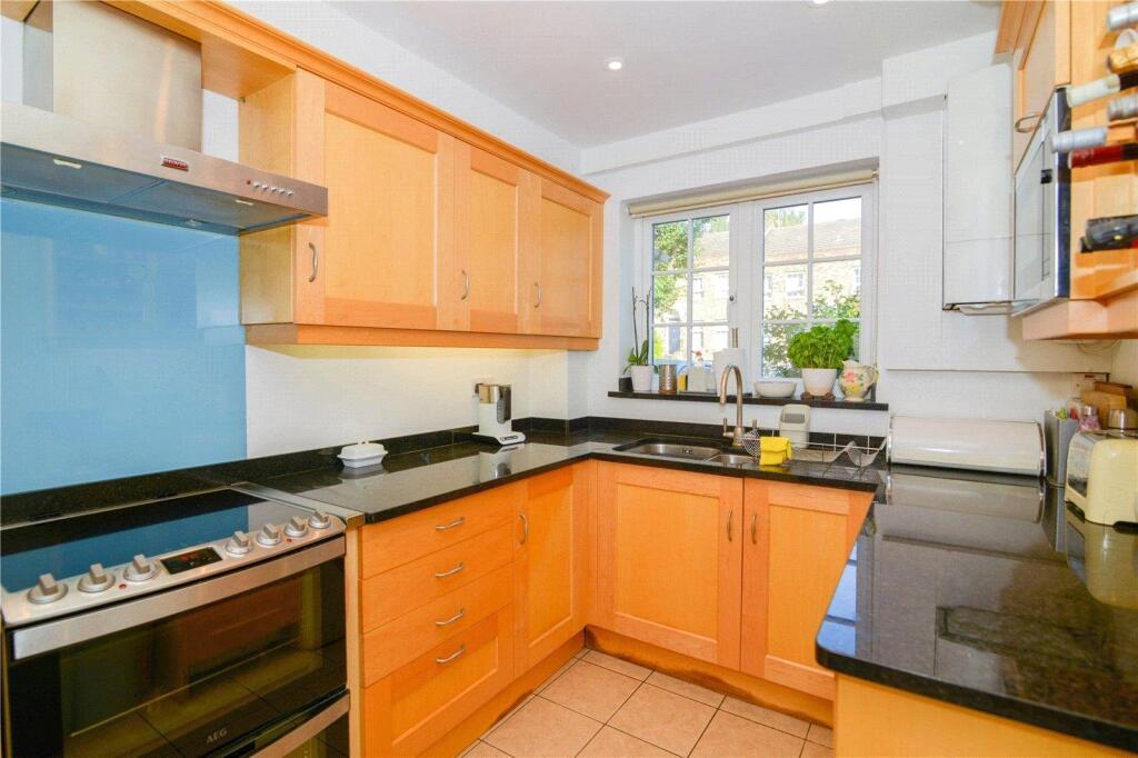 House in Twickenham - More