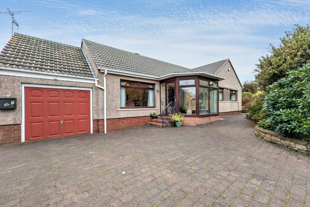 3-bed detached on Seadown Drive, High Harrington, Workington, CA14 4NE, £300,000
