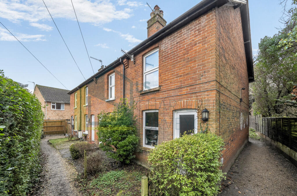 Main image of property: Farncombe Street, Godalming, Surrey, GU7 3AX