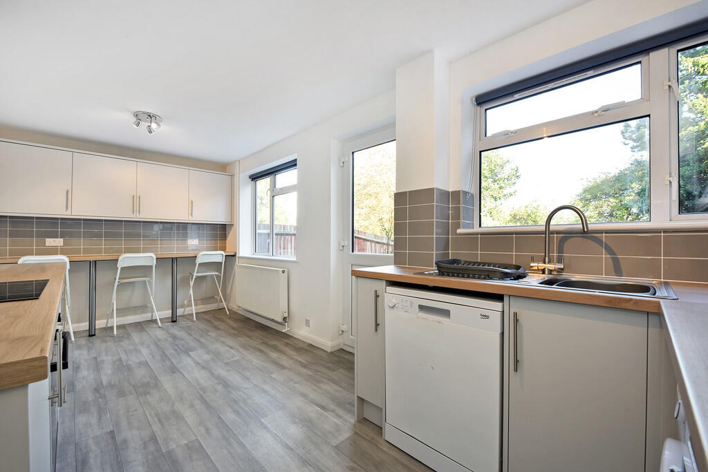 Imber Road, Winnall, Winchester photo 4