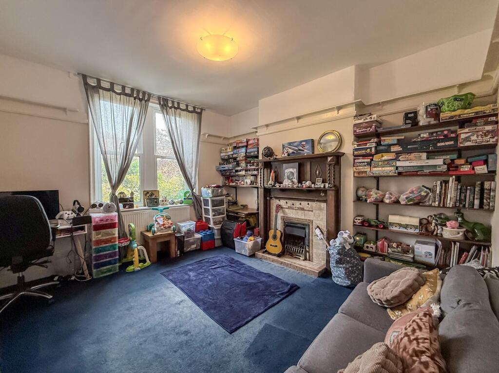 House in High Peak, Hadfield - View 4