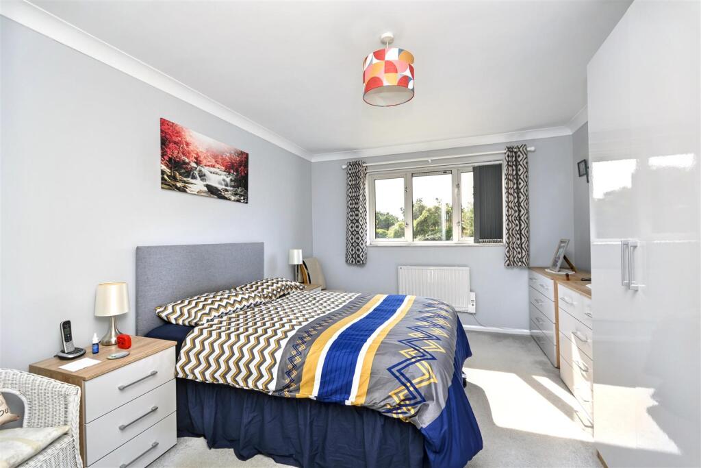 Apartment in Eastbourne, East Sussex - More